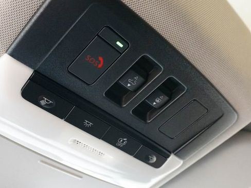 Used 2025 Nissan Rogue SV w/ SV Premium Package image 31