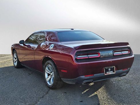 Used 2019 Dodge Challenger SXT image 5