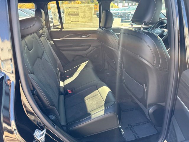 New 2026 Jeep Grand Cherokee Altitude AWD/4WD image 22