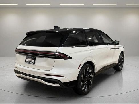 Certified 2024 Lincoln Nautilus Reserve w/ Jet Appearance Package (87T) image 3