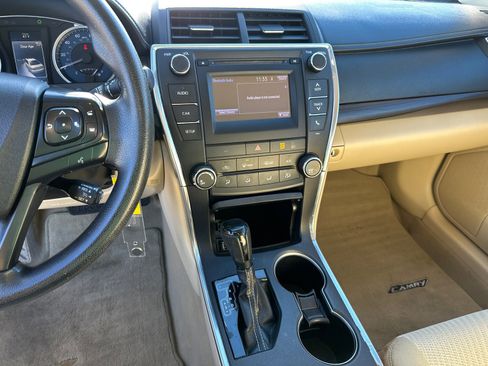 Used 2017 Toyota Camry SE image 28
