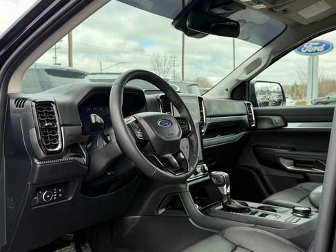 Used 2025 Ford Ranger Lariat w/ Black Appearance Package image 14