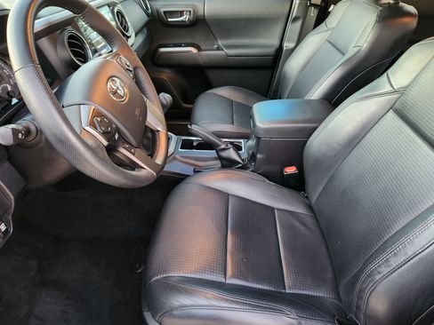 Used 2022 Toyota Tacoma TRD Sport image 16