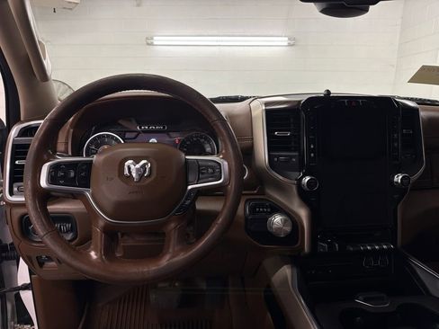 Used 2019 RAM 1500 Laramie RWD image 7