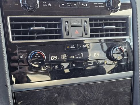 Used 2024 INFINITI QX80 Luxe image 19