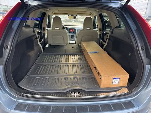 Used 2017 Volvo XC60 T6 Dynamic w/ Advanced Package image 11