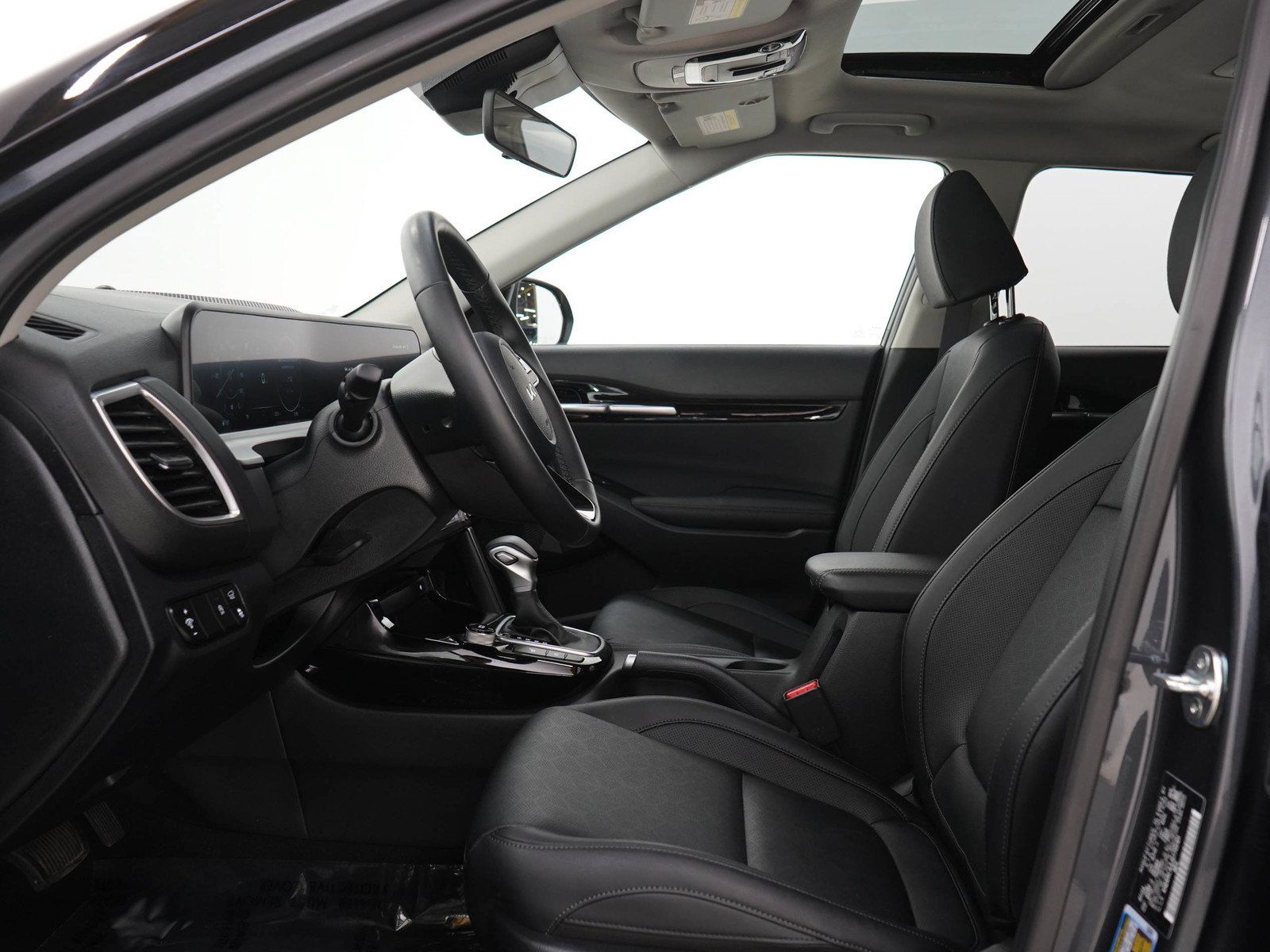 Used 2025 Kia Seltos EX w/ EX Sunroof Package AWD/4WD image 23