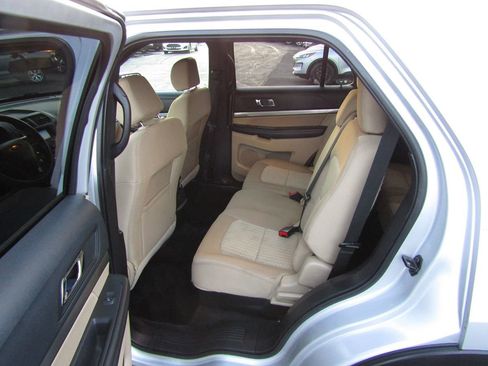 Used 2016 Ford Explorer FWD image 5