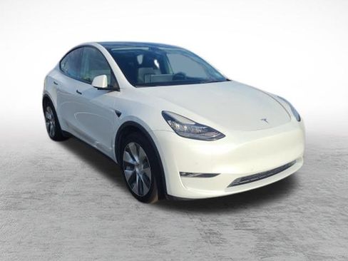 Used 2022 Tesla Model Y Long Range AWD/4WD image 3