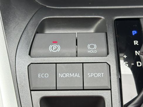 Used 2025 Toyota RAV4 XLE FWD image 10