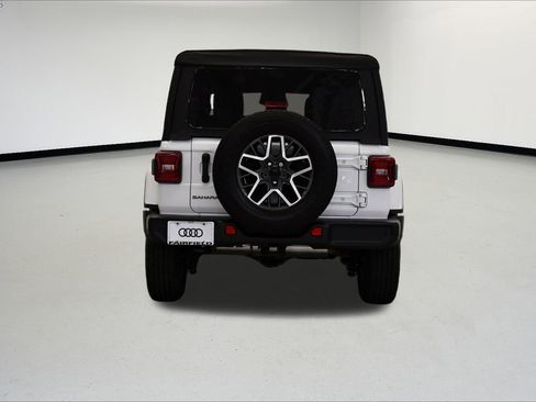 Used 2025 Jeep Wrangler Sahara image 4