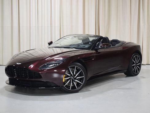 Used 2020 Aston Martin DB11 Volante image 2