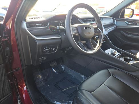 Certified 2024 Jeep Grand Cherokee Limited image 25