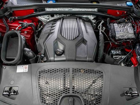 Used 2024 Porsche Macan image 28