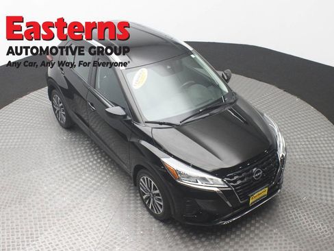 Used 2023 Nissan Kicks SV FWD image 3