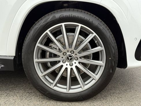 New 2026 Mercedes-Benz GLS 580 4MATIC image 17