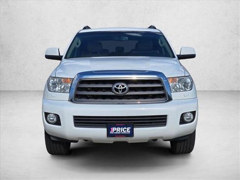 Used 2017 Toyota Sequoia SR5 w/ Premium Package RWD image 2