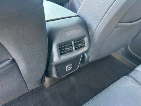 Used 2021 Chevrolet Equinox LT FWD image 14