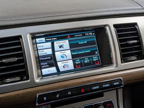 Used 2014 Jaguar XF 3.0 image 33