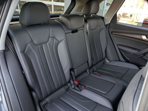 Used 2024 Audi Q5 e Premium Plus w/ Premium Plus Package image 29