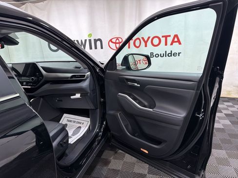 Used 2026 Toyota Highlander XLE image 10