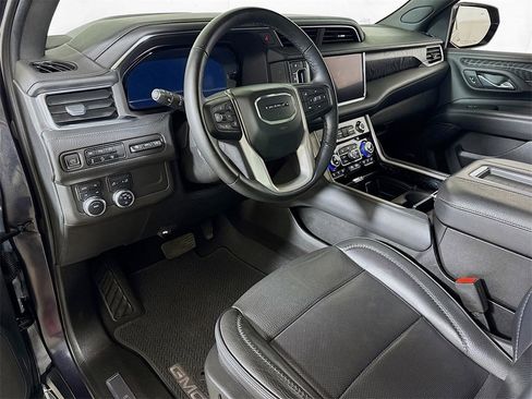 Used 2023 GMC Yukon XL Denali image 7