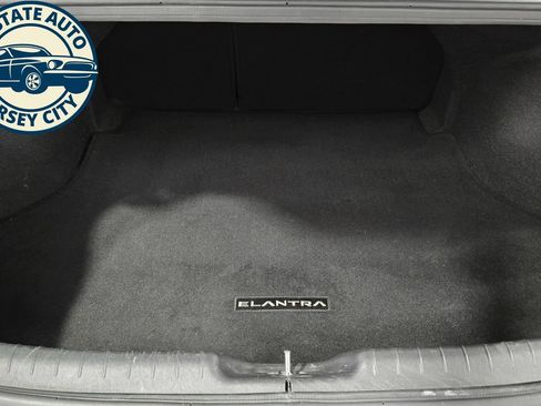Used 2023 Hyundai Elantra Limited FWD image 34