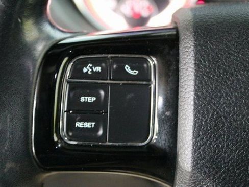 Used 2019 Dodge Grand Caravan SXT image 14