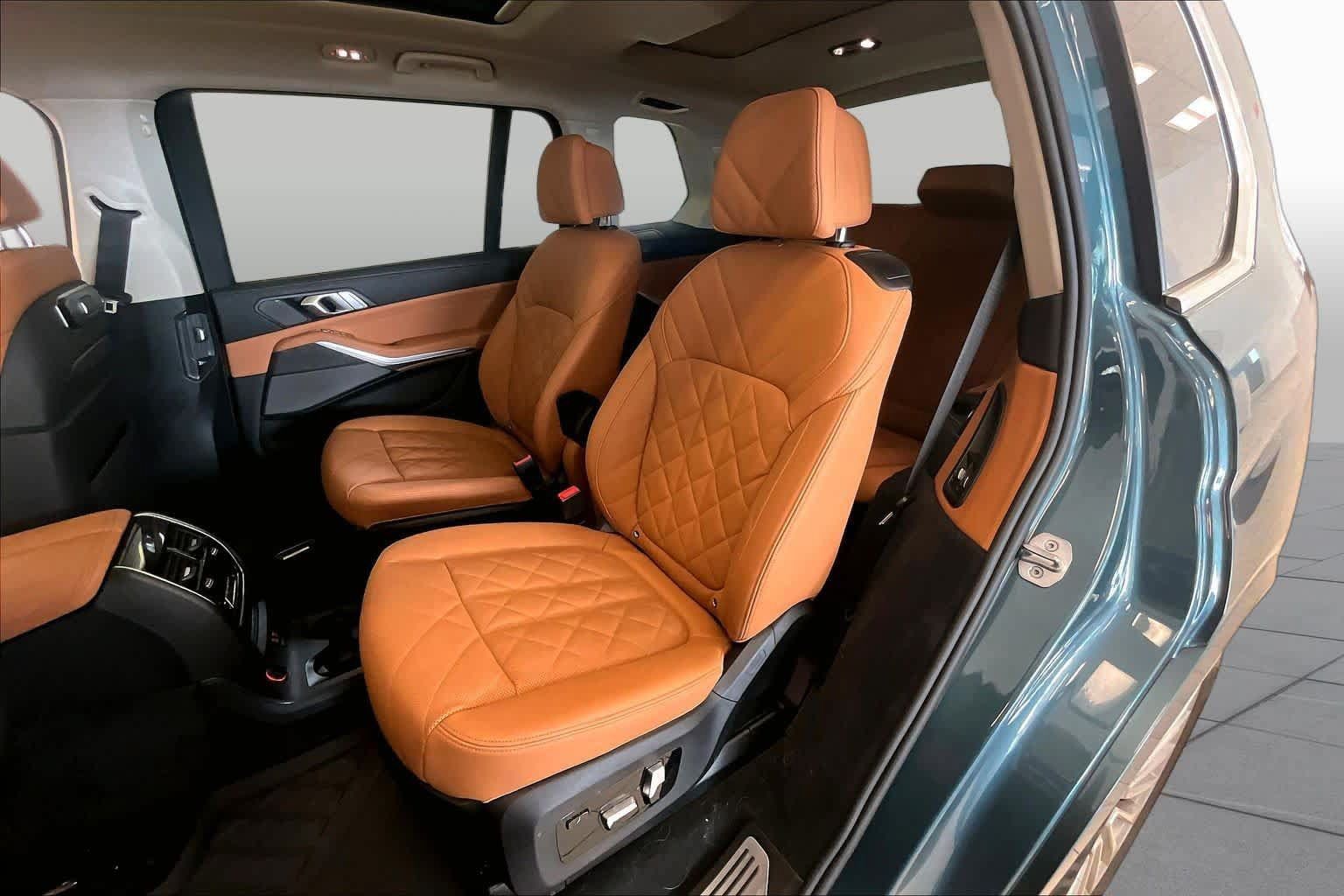 Used 2025 BMW X7 xDrive40i AWD/4WD image 18