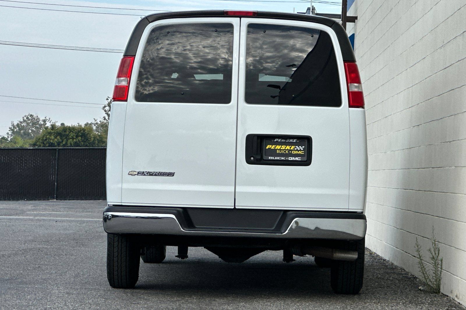 Certified 2024 Chevrolet Express 3500 LT w/ LT Preferred Equipment Group RWD image 5