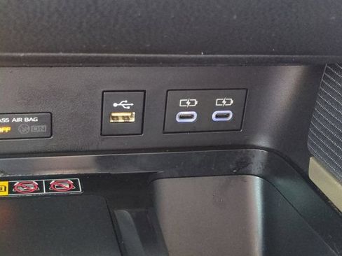 Used 2025 Toyota Camry SE FWD image 19
