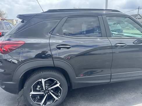 Used 2023 Chevrolet TrailBlazer RS w/ Sun and Liftgate Package image 9
