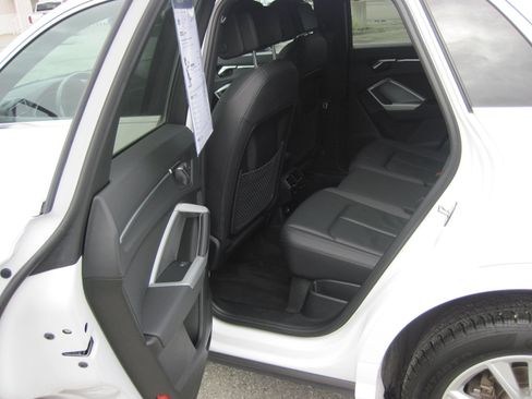 Used 2025 Audi Q3 2.0T Premium AWD/4WD image 8