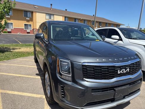 Used 2022 Kia Telluride LX FWD image 2
