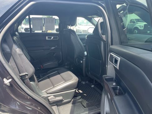 Used 2020 Ford Explorer XLT w/ Equipment Group 202A AWD/4WD image 30