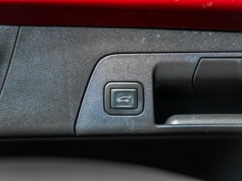 Used 2023 Buick Envision Essence image 11