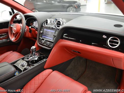Used 2019 Bentley Bentayga AWD/4WD image 20