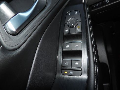 Used 2025 Nissan Rogue SL image 26