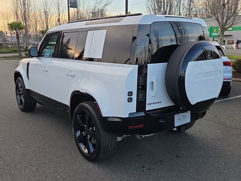 New 2026 Land Rover Defender 110 X-Dynamic SE image 3