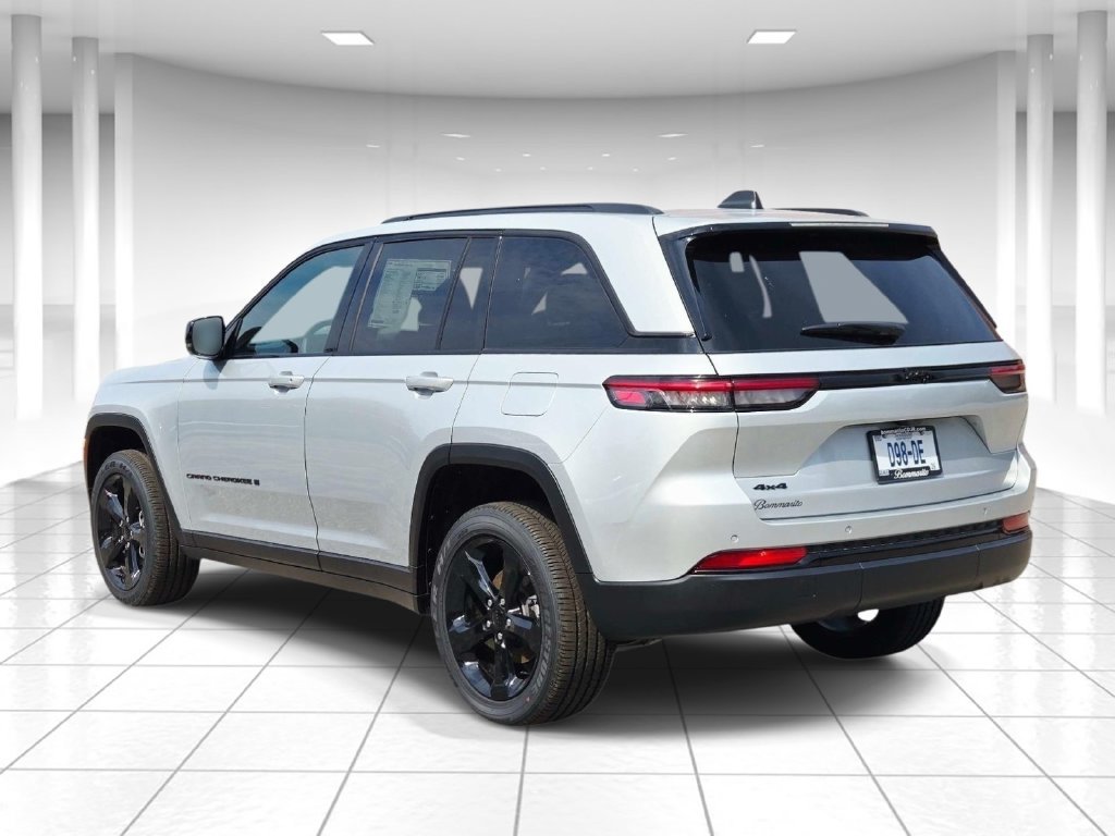 Certified 2025 Jeep Grand Cherokee Altitude AWD/4WD image 5