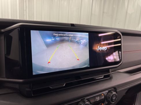 Used 2024 Jeep Wrangler Unlimited Rubicon image 18