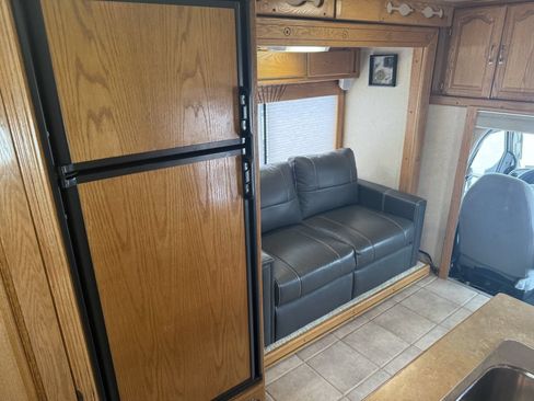 Used 2005 Ford E-350 and Econoline 350 Super Duty RWD image 48