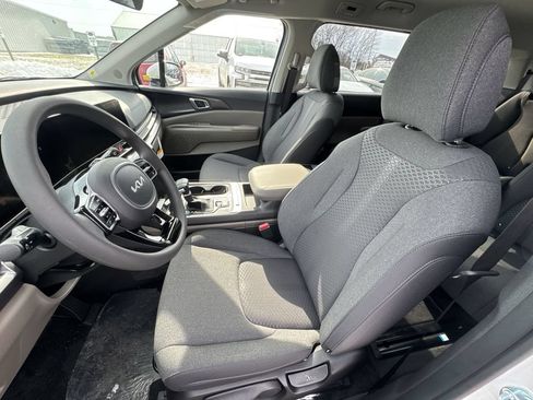 New 2026 Kia Carnival LX FWD image 11