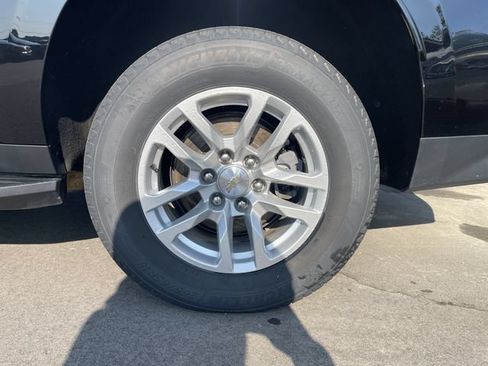 Used 2022 Chevrolet Suburban LT AWD/4WD image 11