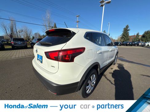 Used 2018 Nissan Rogue Sport S image 6