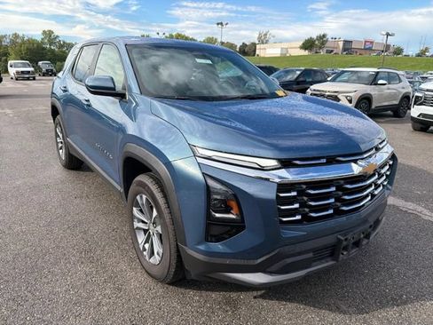 Used 2026 Chevrolet Equinox LT AWD/4WD image 9