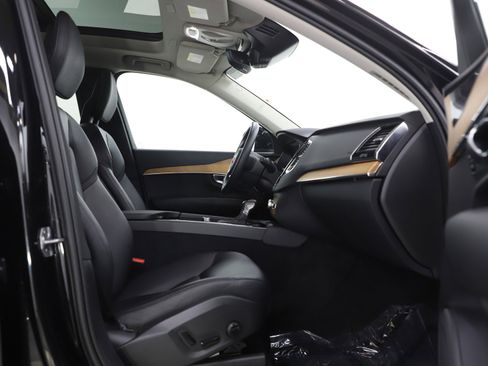 Used 2022 Volvo XC90 T6 Momentum w/ Advanced Package image 11