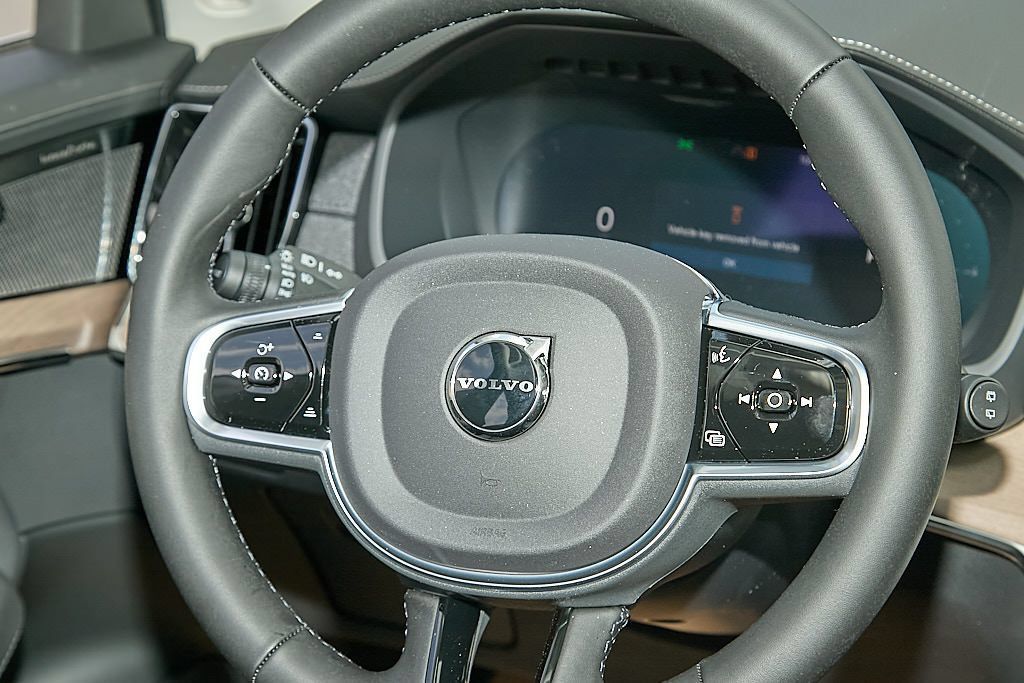 New 2026 Volvo XC90 T8 Plus w/ Protection Package AWD/4WD image 26