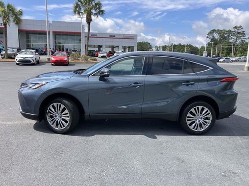 Used 2023 Toyota Venza XLE AWD/4WD image 2