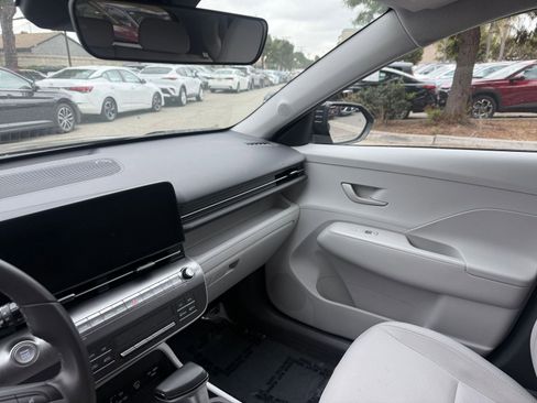 Used 2025 Hyundai Kona SEL image 34